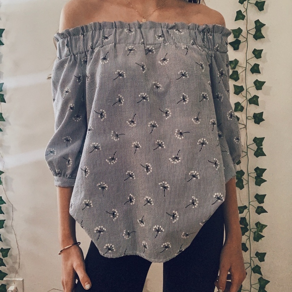 ☆ love notes off the shoulder dandelion top!!!